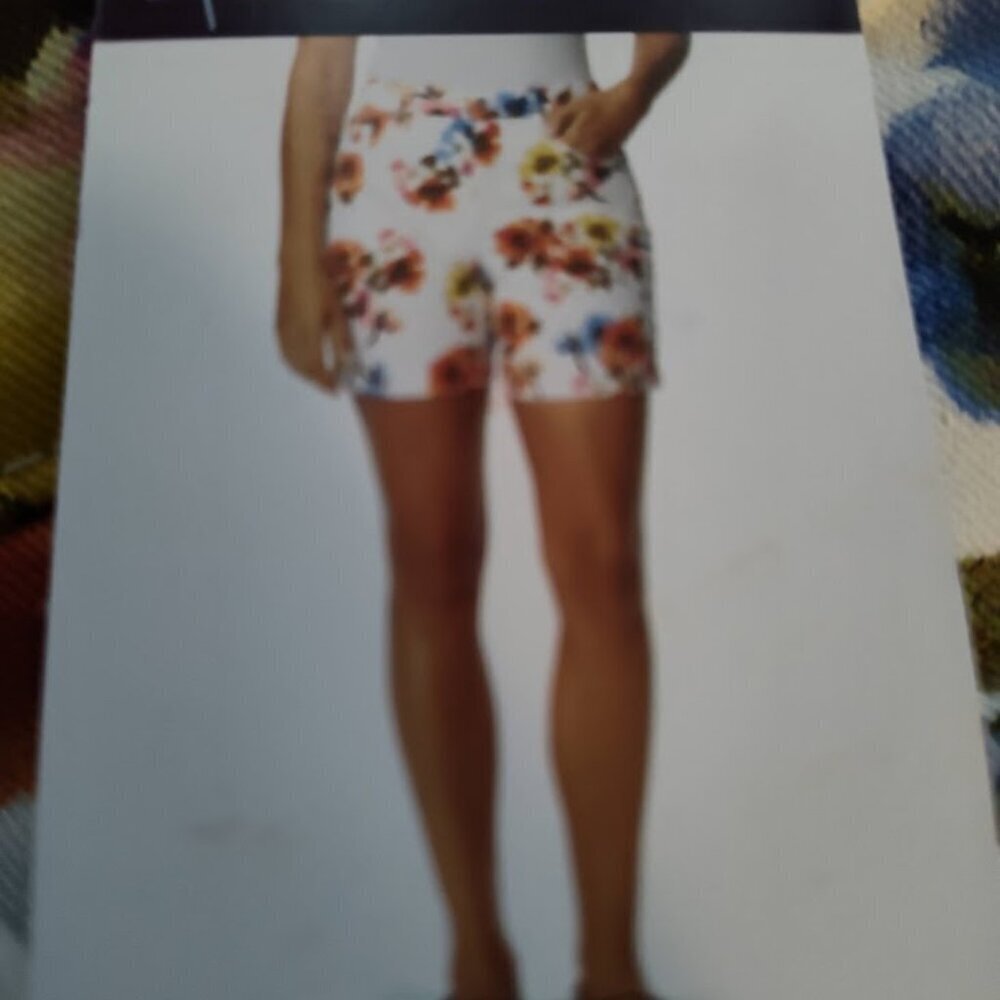 Gloria Vanderbilt Amanda Short Length High Risa Women's Shorts Floral Size 12 - Picture 4 of 7